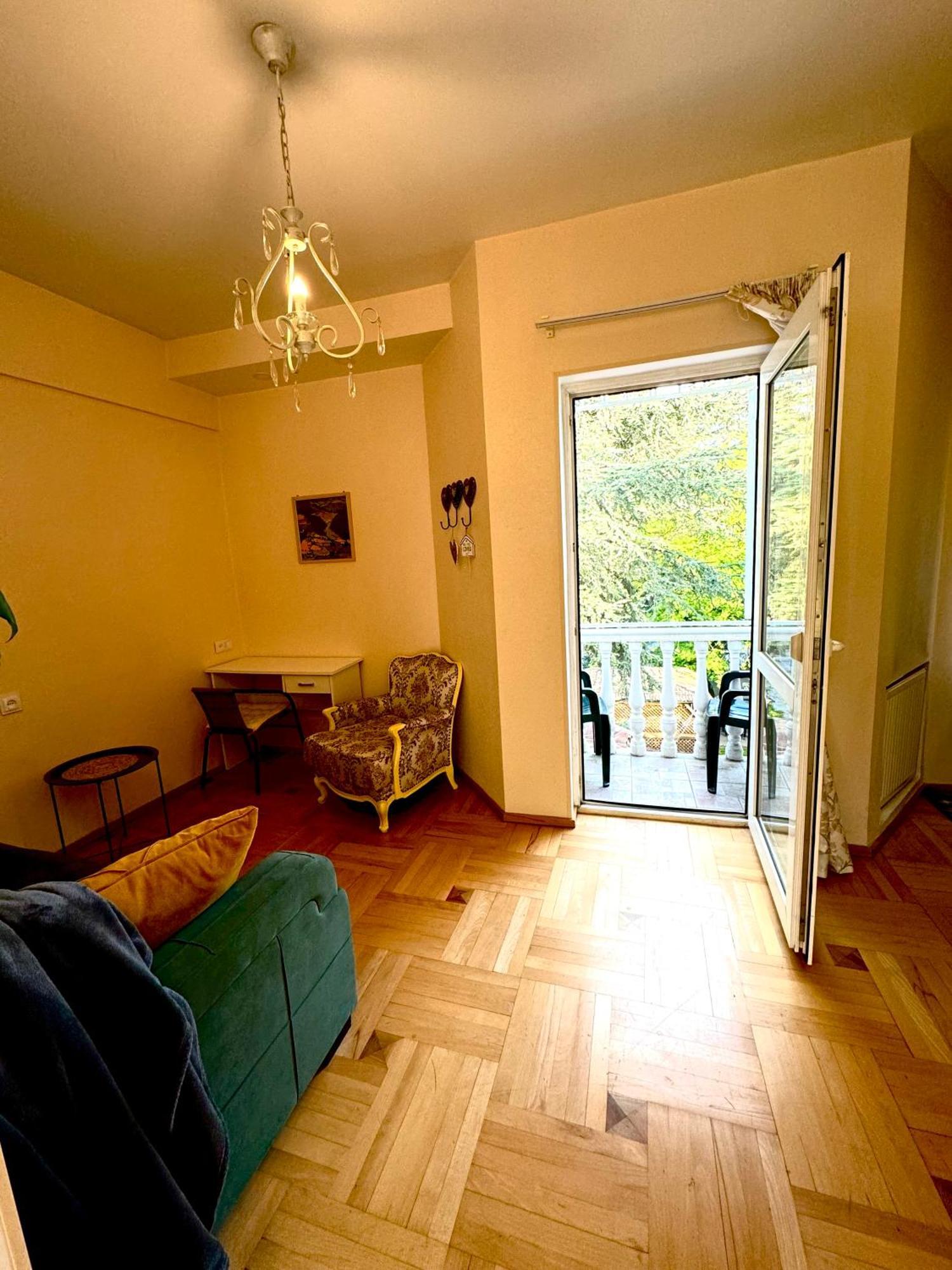 Sky Guest House Тбилиси Екстериор снимка
